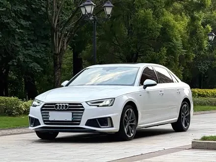 AUDI A4L 2019 — 70 000 км, Китай — под ключ — фото 1