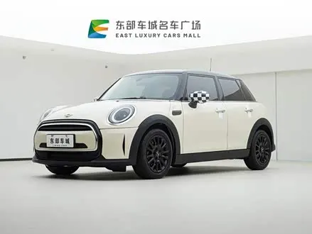 MINI ONE 2022