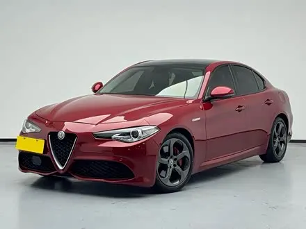 ALFA ROMEO GIULIA 2017 — 60 000 км, Китай — под ключ — фото 1