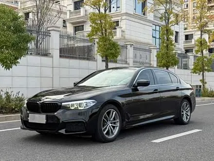 BMW 5 SERIES 2019 — 70 000 км, Китай — под ключ — фото 1