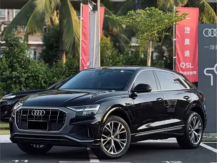 AUDI Q8 2019