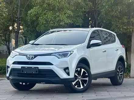 TOYOTA RAV4 2015 — 62 000 км, Китай — под ключ — фото 1