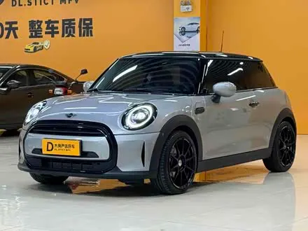 MINI ONE 2023
