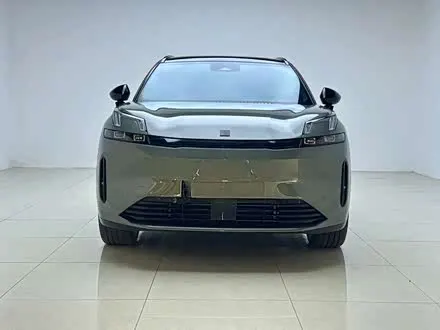 LYNK & CO 08 EM-P 2023