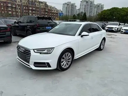 AUDI A4L 2018 — 78 000 км, Китай — под ключ — фото 1