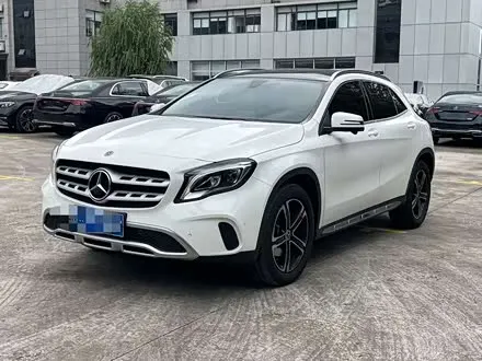MERCEDES-BENZ GLA 2018 — 32 000 км, Китай — под ключ — фото 1