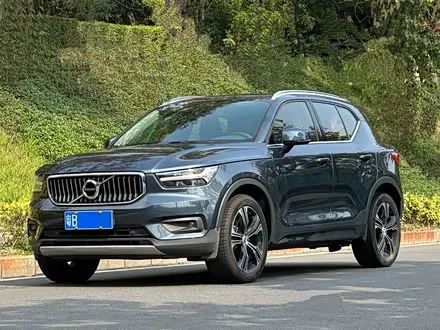 VOLVO XC40 2021