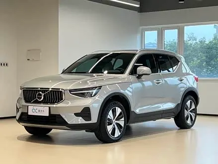 VOLVO XC40 2024