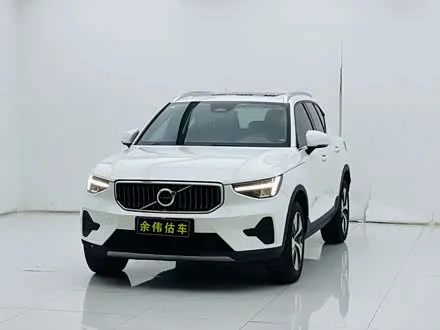 VOLVO XC40 2024