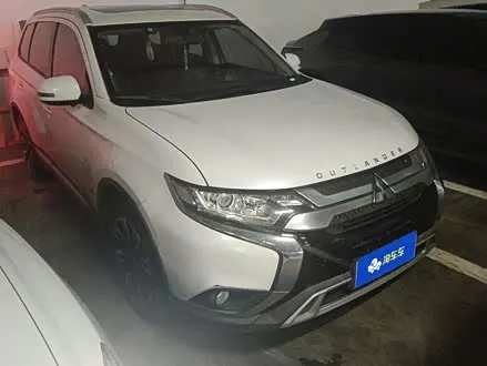 MITSUBISHI OUTLANDER 2019