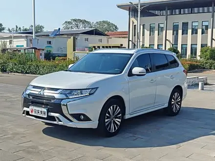 MITSUBISHI OUTLANDER 2021