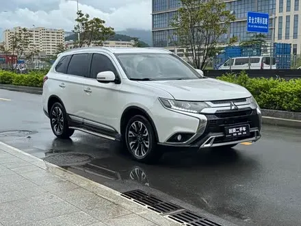 MITSUBISHI OUTLANDER 2021