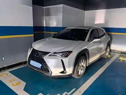 LEXUS UX 2020