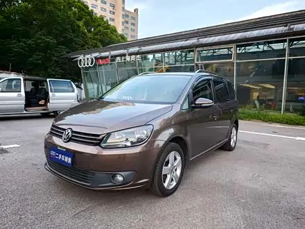 VOLKSWAGEN TOURAN 2013