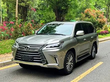 LEXUS LX 2017 — 69 000 км, Китай — под ключ — фото 1