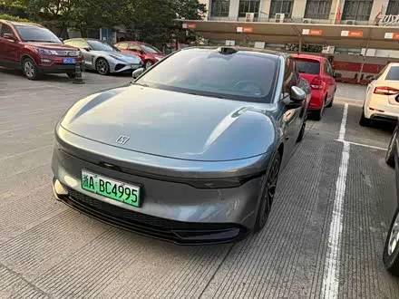ZEEKR 007 2024