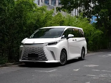 LEXUS LM 2025