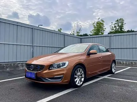 VOLVO S60 2015