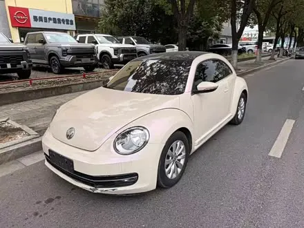 VOLKSWAGEN BEETLE 2014