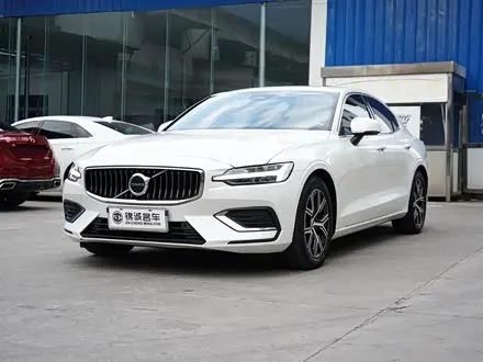 VOLVO S60 2023