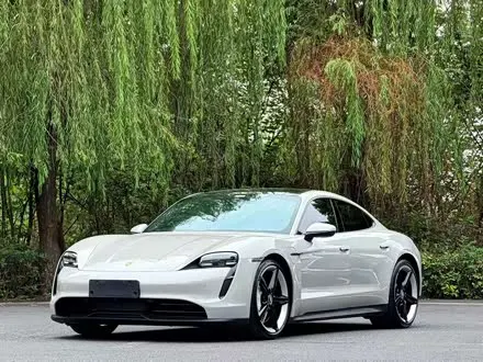 PORSCHE TAYCAN 2022