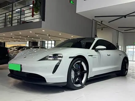 PORSCHE TAYCAN 2022