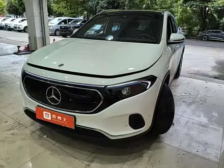 MERCEDES-BENZ EQA 2023