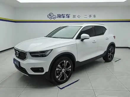 VOLVO XC40 2021