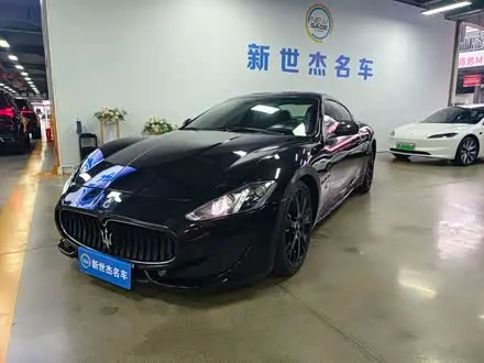 MASERATI GRANTURISMO 2013