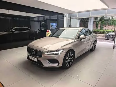 VOLVO S60 2025