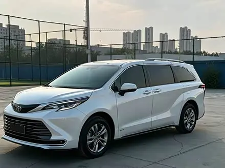 TOYOTA SIENNA 2024