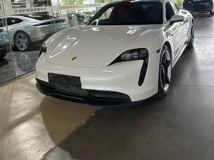 PORSCHE TAYCAN 2022