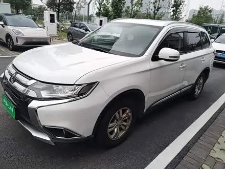 MITSUBISHI OUTLANDER 2016
