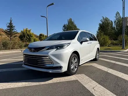 TOYOTA SIENNA 2024