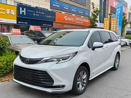 TOYOTA SIENNA 2024
