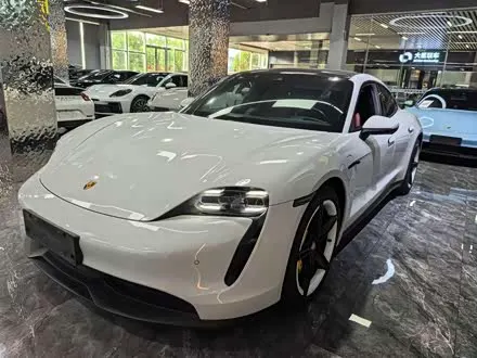 PORSCHE TAYCAN 2022
