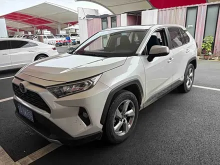 TOYOTA RAV4 2021