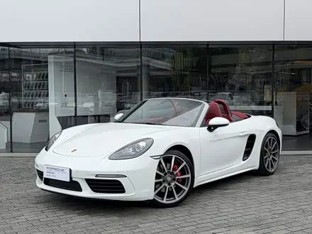 PORSCHE 718 2022