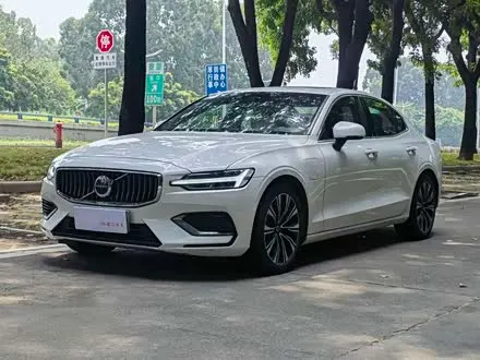 VOLVO S60 2024