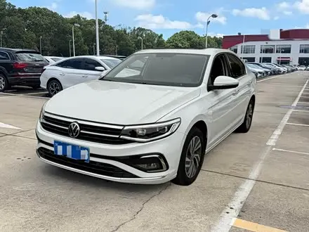 VOLKSWAGEN BORA 2023
