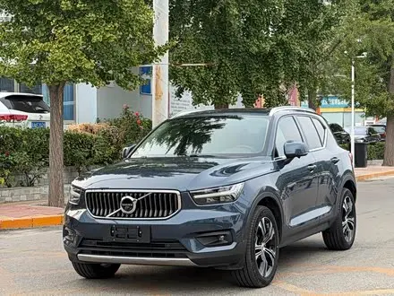 VOLVO XC40 2021