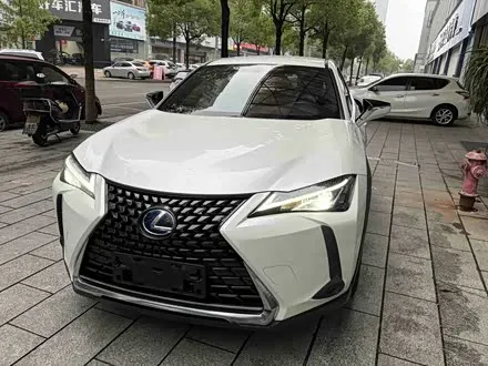 LEXUS UX 2020