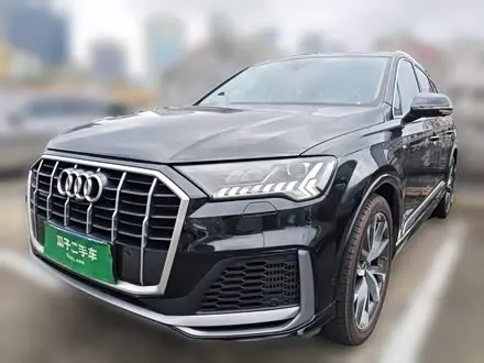 AUDI Q7 2021