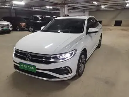 VOLKSWAGEN BORA 2023