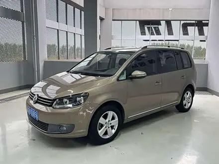 VOLKSWAGEN TOURAN 2015