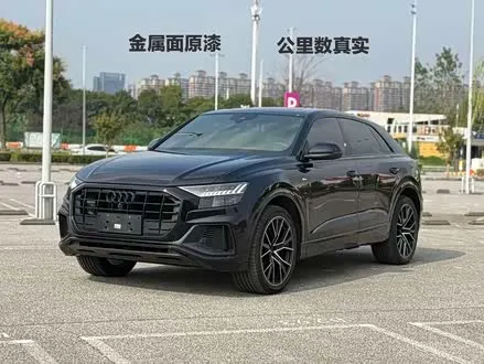 AUDI Q8 2019