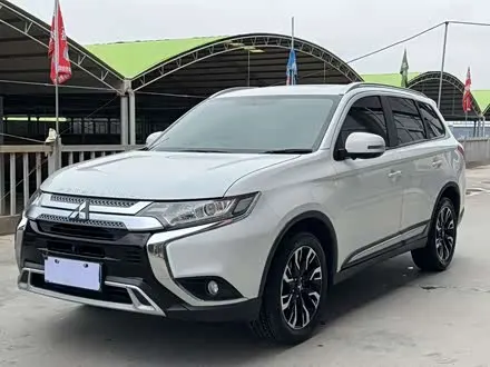 MITSUBISHI OUTLANDER 2020