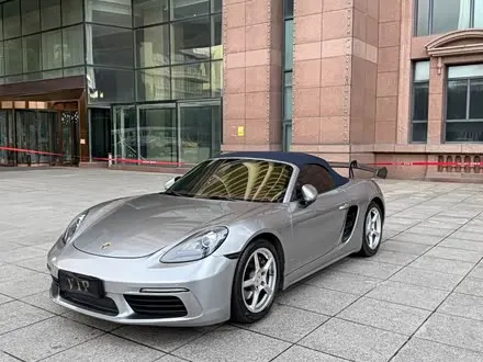 PORSCHE 718 2016