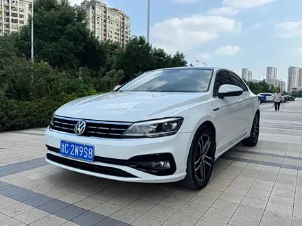 VOLKSWAGEN LAMANDO 2019