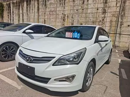 HYUNDAI VERNA 2016 — 85 800 км, Китай — под ключ — фото 1
